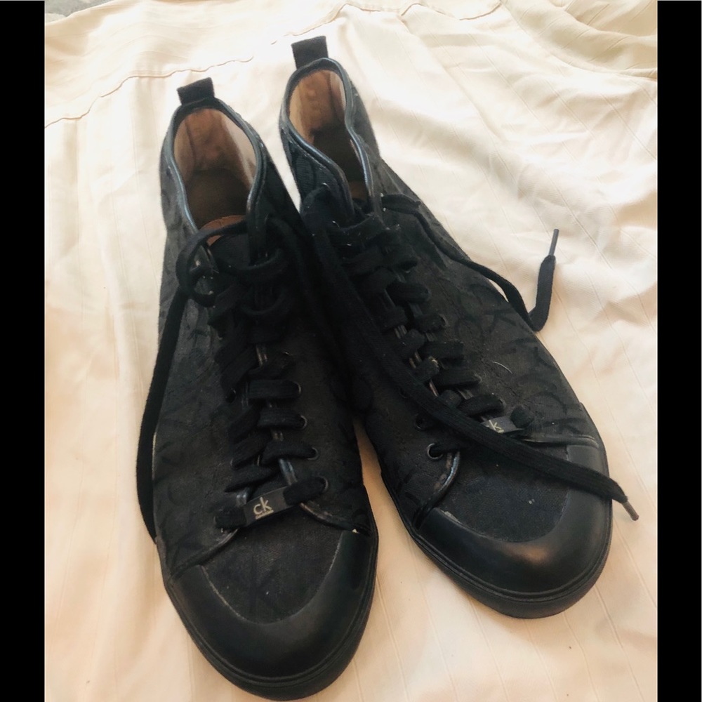NEVER WORN Calvin clean bracket sneakers